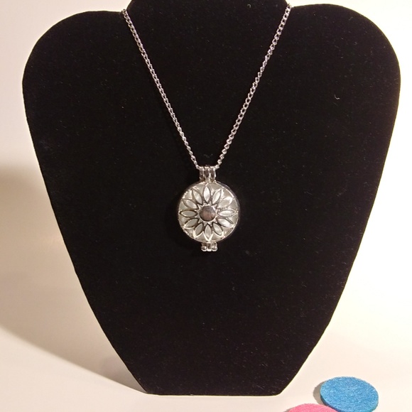 Aromatherapy Essential Oil Necklace - Picture 2 of 2